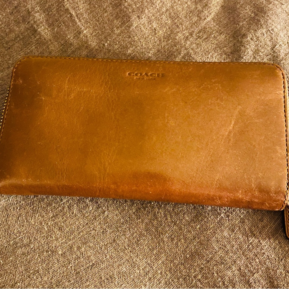 Mens Brown Leather Coach Zip Wallet, Great condition